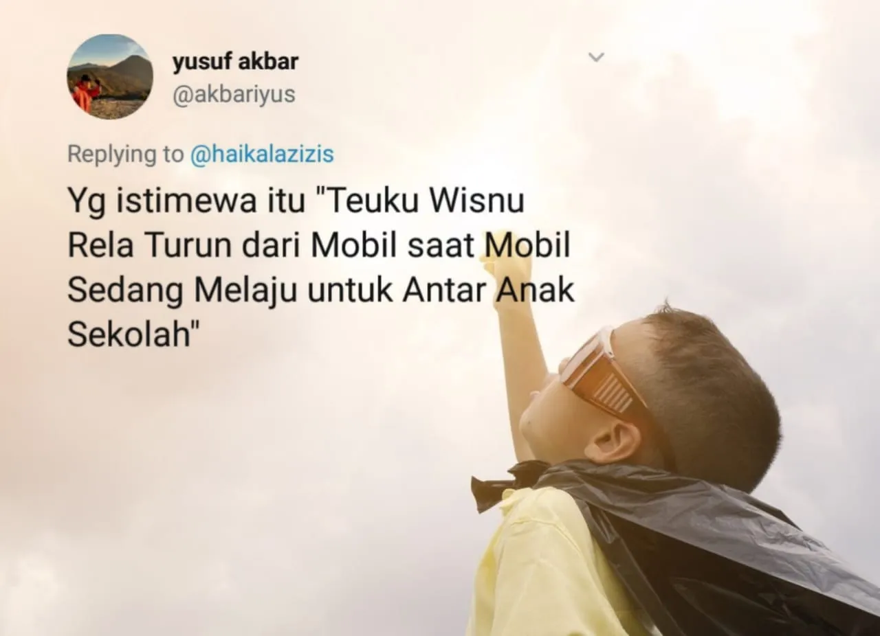 15 Tanggapan Receh Warganet Soal Berita Teuku Wisnu yang Rela Turun Mobil Demi Antar Anak Sekolah 31