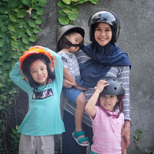 9+ Seleb yang Coba Peruntungan Jadi Youtuber. Pesona Youtube Emang Sedahsyat Itu Ya~ 19