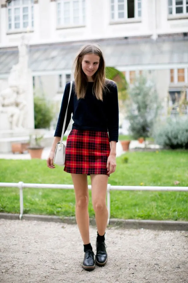 9 Ide Padu Padan Rok Tartan Demi Dongkrak Penampilan Lebih Stylish dan Elegan. Adem Plus Lagi Kekinian 10