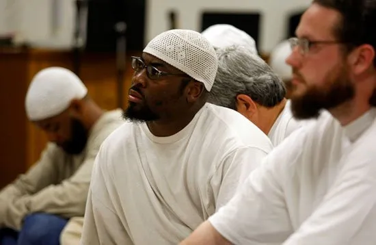 Sederet Alasan di Balik Fenomena Banyaknya Orang Amerika Masuk Islam di Penjara. Angkanya Naik Terus 13