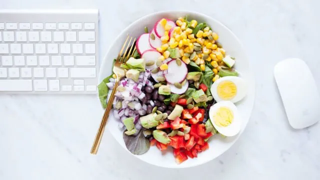 6 Trik Ngurangin Porsi Makan Tanpa Harus Mewek dan Kelaparan. Nggak Berasa Lagi Diet! 9