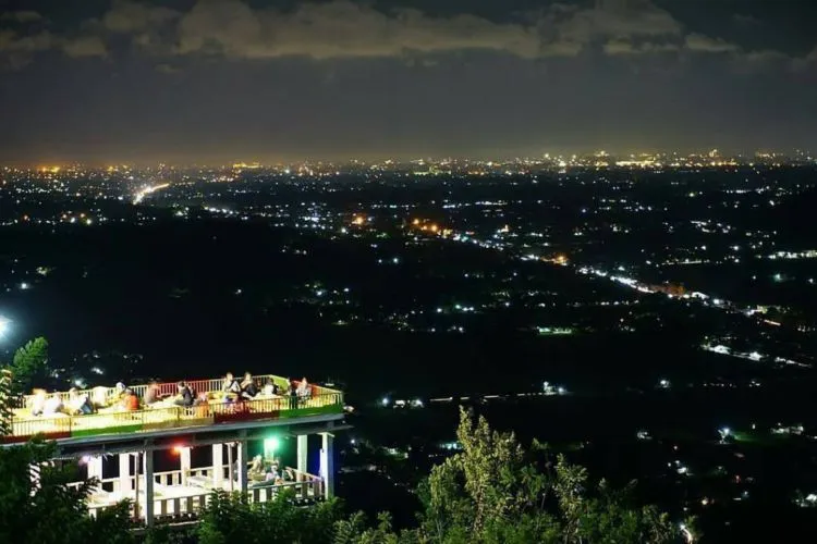 8 Spot Menyaksikan Keindahan Gemerlapnya Jogja di Waktu Malam. Indah dan Romantis Abis! 10