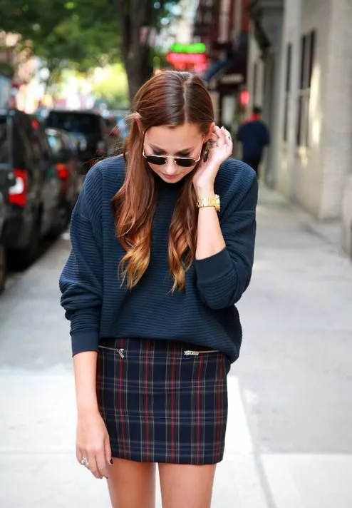 9 Ide Padu Padan Rok Tartan Demi Dongkrak Penampilan Lebih Stylish dan Elegan. Adem Plus Lagi Kekinian 11