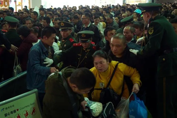 14 Potret Kekacauan di Cina Saat Musim Mudik Jelang Imlek. Miliaran Orang Mudik Bersama-sama! 28