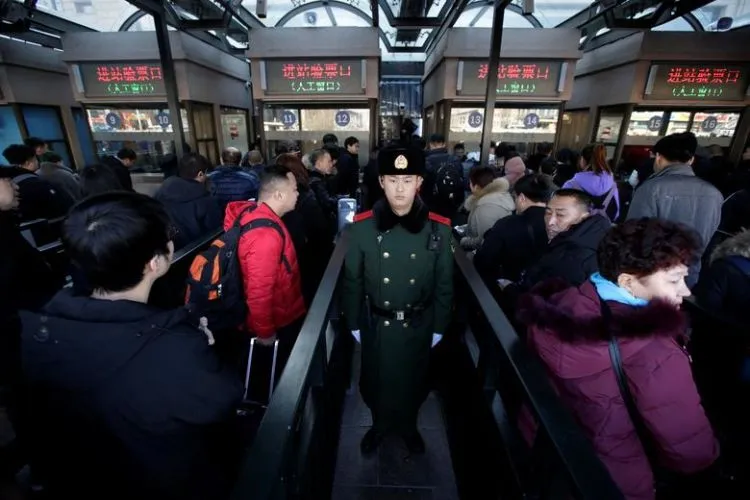 14 Potret Kekacauan di Cina Saat Musim Mudik Jelang Imlek. Miliaran Orang Mudik Bersama-sama! 22