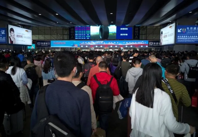 14 Potret Kekacauan di Cina Saat Musim Mudik Jelang Imlek. Miliaran Orang Mudik Bersama-sama! 18