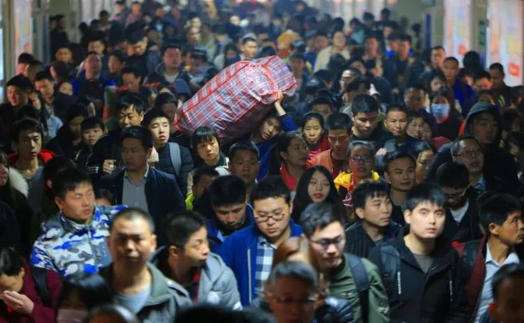 14 Potret Kekacauan di Cina Saat Musim Mudik Jelang Imlek. Miliaran Orang Mudik Bersama-sama! 15