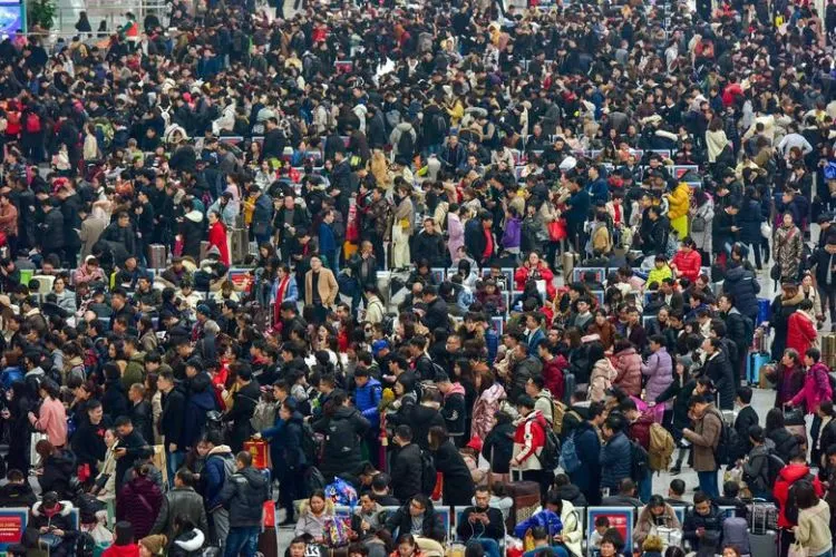 14 Potret Kekacauan di Cina Saat Musim Mudik Jelang Imlek. Miliaran Orang Mudik Bersama-sama! 24