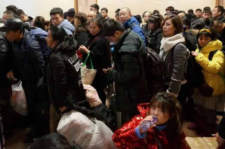 14 Potret Kekacauan di Cina Saat Musim Mudik Jelang Imlek. Miliaran Orang Mudik Bersama-sama! 25