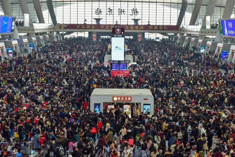 14 Potret Kekacauan di Cina Saat Musim Mudik Jelang Imlek. Miliaran Orang Mudik Bersama-sama! 21
