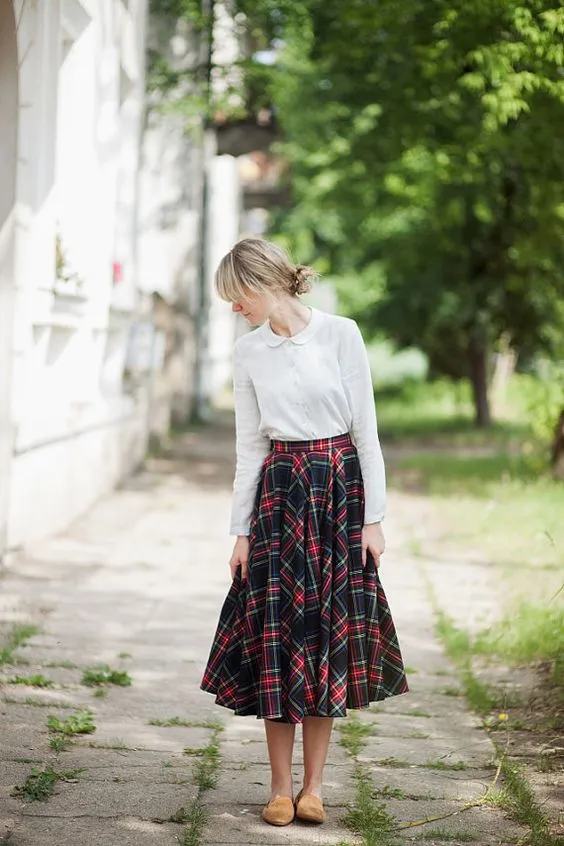 9 Ide Padu Padan Rok Tartan Demi Dongkrak Penampilan Lebih Stylish dan Elegan. Adem Plus Lagi Kekinian 15