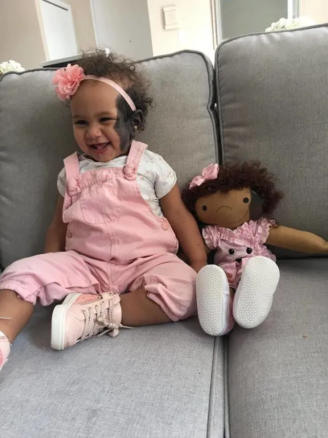 Bikin Terenyuh, 7+ Potret Anak 'Spesial' dan Boneka Berkarakter Mirip Mereka Ini Dibuat untuk Alasan yang Sangat Mulia 20