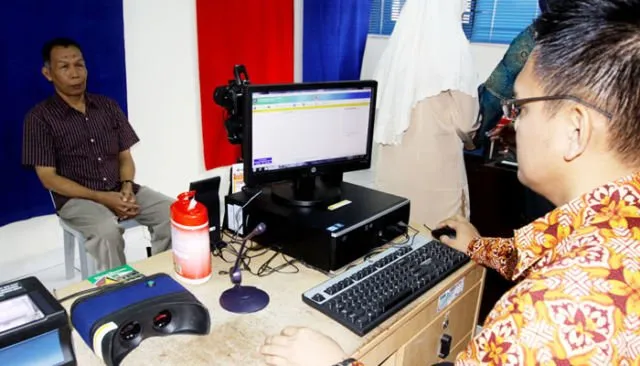 6 Alasan Kenapa Foto KTP dan SIM Kita Selalu Nggak Memuaskan. Padahal KTP Dipakai buat Seumur Hidup 7