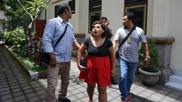 Gara-gara Menampar Petugas Imigrasi di Bali, Bule Inggris Ini Dipenjara 6 Bulan! Kok Ada Turis Begini? 6