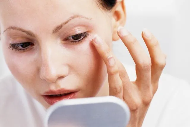 Jangan Asal Gosok, Begini 6 Cara Pakai Produk Skincare dengan Jari biar Pol Hasilnya 10