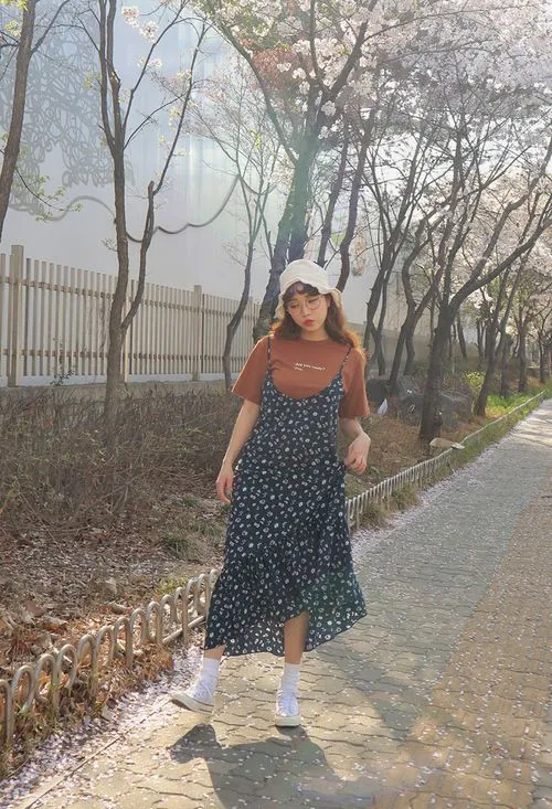 9 Ide Padu Padan Dress dan Kaus Ala Eonni Korea. Pas Buat Nongkrong Cantik Kayak di K-Drama 13