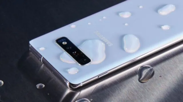Samsung Galaxy S10: Digenggam Keren, Aksinya Bikin Paten 12