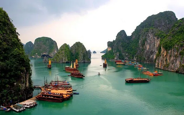 Panduan Backpacker ke Halong Bay, Vietnam. Budgetnya Murah dan Pemandangannya Spektakuler! 6