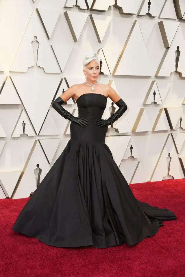 12+ Gaun Tercetar di Gelaran Akbar Piala Oscar 2019. Siapa yang Paling Spektakuler Tahun Ini? 20