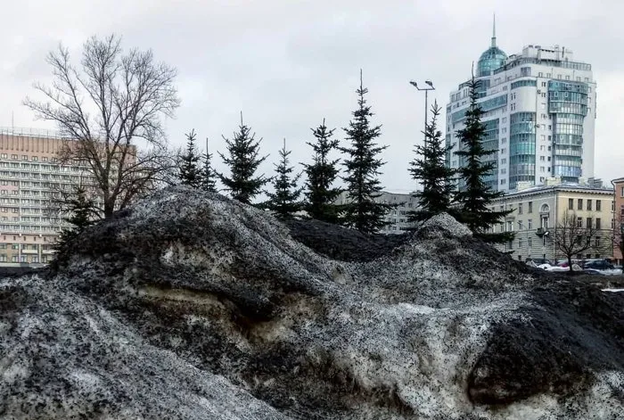 Fenomena Salju Hitam Selimuti Wilayah Siberia di Rusia. Seluruh Kota Jadi Kelihatan Kotor Banget! 3