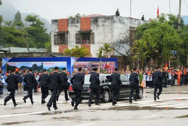 12 Momen Spesial Pertemuan Kedua Trump & Kim Jong-Un di Vietnam. Kim Naik Kereta 2 Hari Penuh Lo! 24