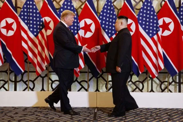12 Momen Spesial Pertemuan Kedua Trump & Kim Jong-Un di Vietnam. Kim Naik Kereta 2 Hari Penuh Lo! 20