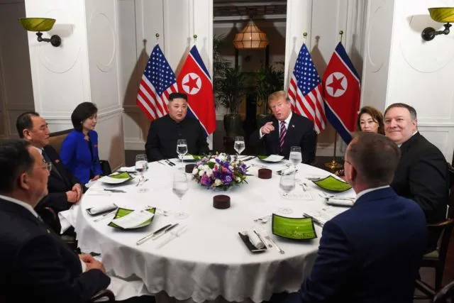 12 Momen Spesial Pertemuan Kedua Trump & Kim Jong-Un di Vietnam. Kim Naik Kereta 2 Hari Penuh Lo! 22