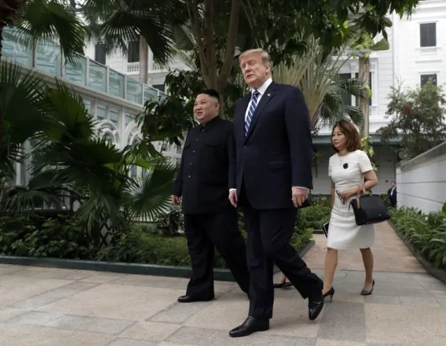12 Momen Spesial Pertemuan Kedua Trump & Kim Jong-Un di Vietnam. Kim Naik Kereta 2 Hari Penuh Lo! 21