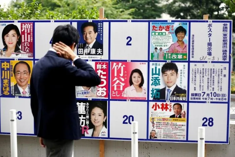 13 Kampanye Politik Unik Jepang. Dari Pakai Poster Begini, Sampai Tempel Brosur di Punggung Anjing 14