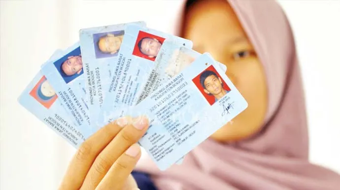 Warga Heboh Ada e-KTP Milik Warga Negara Asing. Meski Mirip Sama Punya Kita, Tapi Ini Lo 5 Bedanya 8