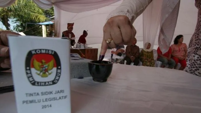 Warga Heboh Ada e-KTP Milik Warga Negara Asing. Meski Mirip Sama Punya Kita, Tapi Ini Lo 5 Bedanya 10