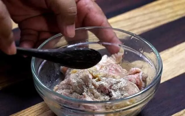 6 Trik Menggoreng Kulit Ayam biar Gurih dan Garing Tak Berminyak 9 kulit ayam goreng