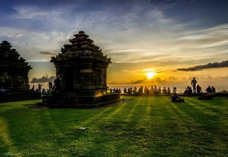 8 Spot Menyaksikan Keindahan Gemerlapnya Jogja di Waktu Malam. Indah dan Romantis Abis! 12