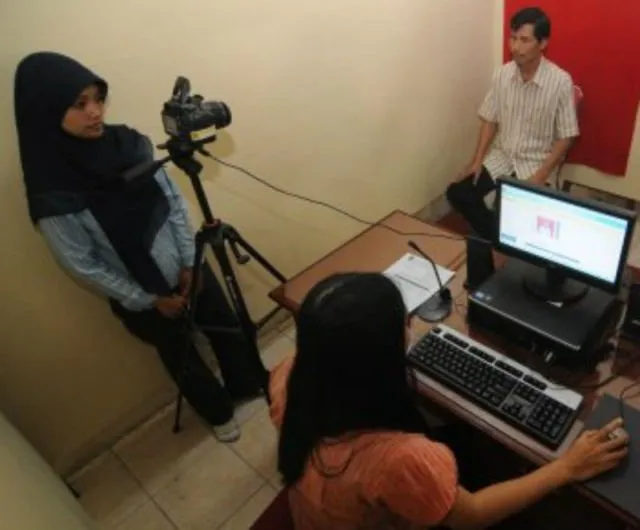 6 Alasan Kenapa Foto KTP dan SIM Kita Selalu Nggak Memuaskan. Padahal KTP Dipakai buat Seumur Hidup 11