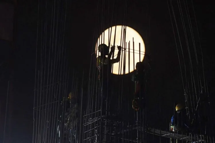 13 Penampakan Supermoon di Berbagai Negara. Supermoon Kemarin Itu yang Terbesar Sampai Tahun 2026 Lo 24