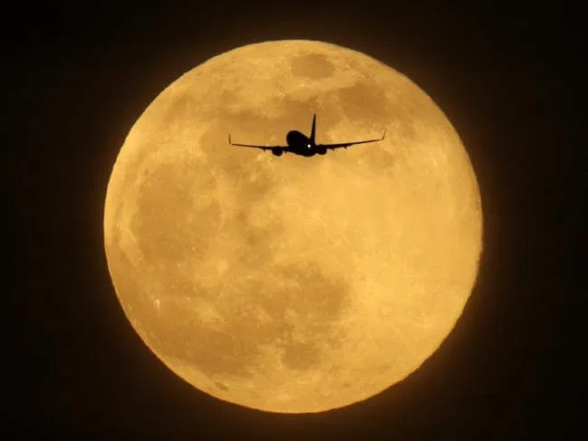 13 Penampakan Supermoon di Berbagai Negara. Supermoon Kemarin Itu yang Terbesar Sampai Tahun 2026 Lo 25