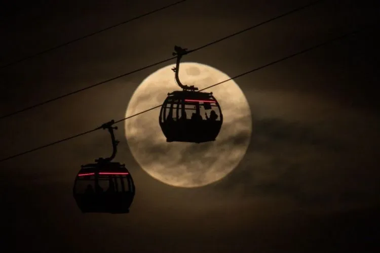 13 Penampakan Supermoon di Berbagai Negara. Supermoon Kemarin Itu yang Terbesar Sampai Tahun 2026 Lo 14