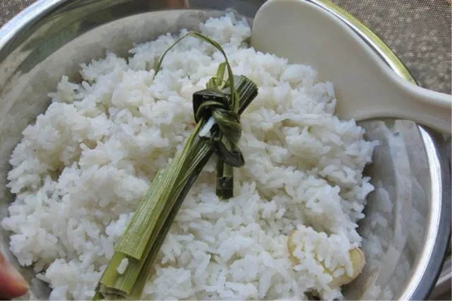 Masak Nasi + 7 Bahan ini Bikin Aromanya Makin Nikmat. Selera Makan Jadi Makin Meningkat 8