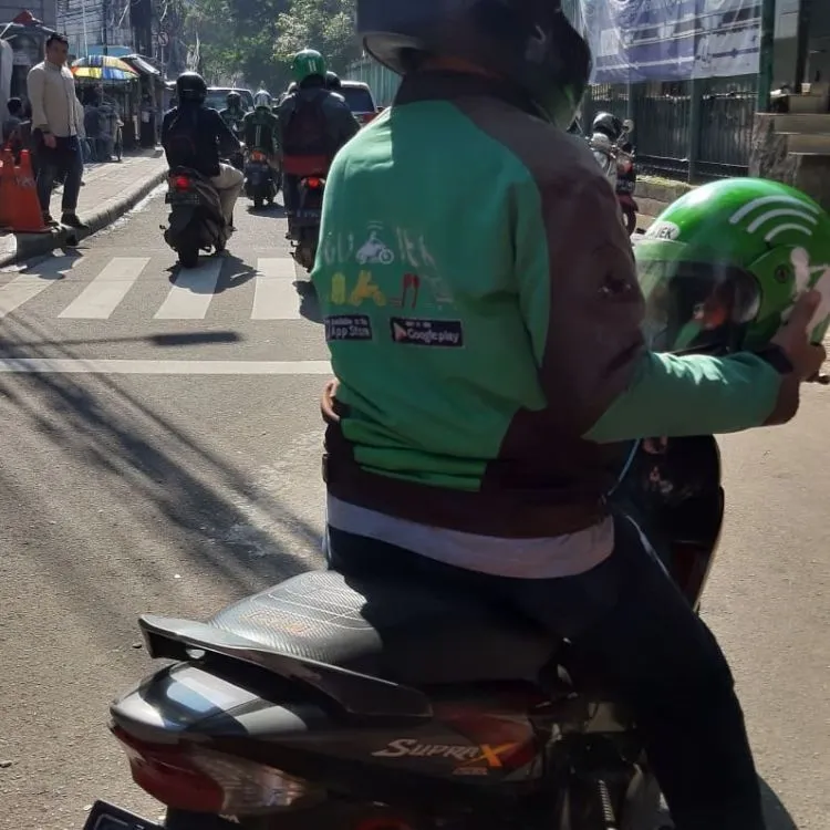 Driver Ojol Tolak Mentah-mentah Penumpang Tuna Netra, Untung Ada Satu yang Berbaik Hati Mau Antar 4
