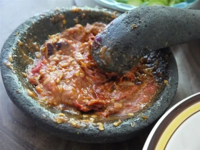 7 Tips Mudah Memilih Cobek Batu yang Asli 12 memilih cobek batu