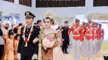 Selain Pedang Pora, 3 Prosesi Ini Wajib Ada Saat Menikah dengan Seorang Perwira. Maknanya pun Berbeda!