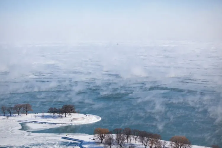 Dampak Polar Vortex di Amerika Makin Menggila, Gelembung Sabun Langsung Membeku Setelah Ditiup! 4