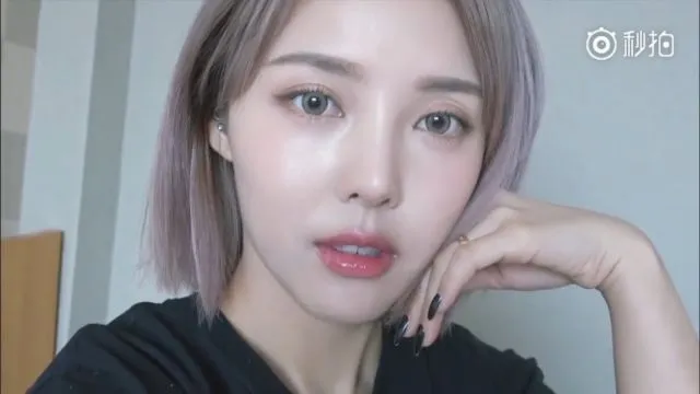10 'Glass Skin Make-Up' Ala Para Beauty Vlogger, Riasan Wajah yang Berkilau Bening 19