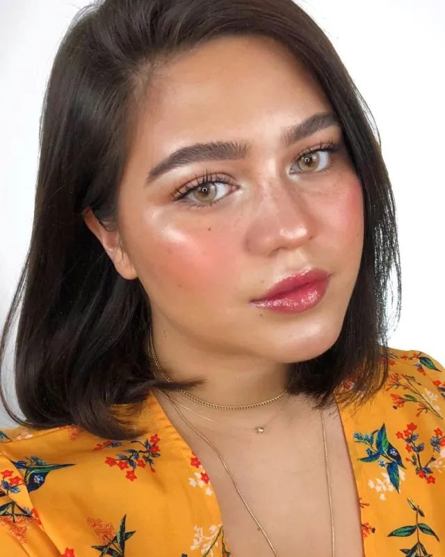 10 'Glass Skin Make-Up' Ala Para Beauty Vlogger, Riasan Wajah yang Berkilau Bening 12