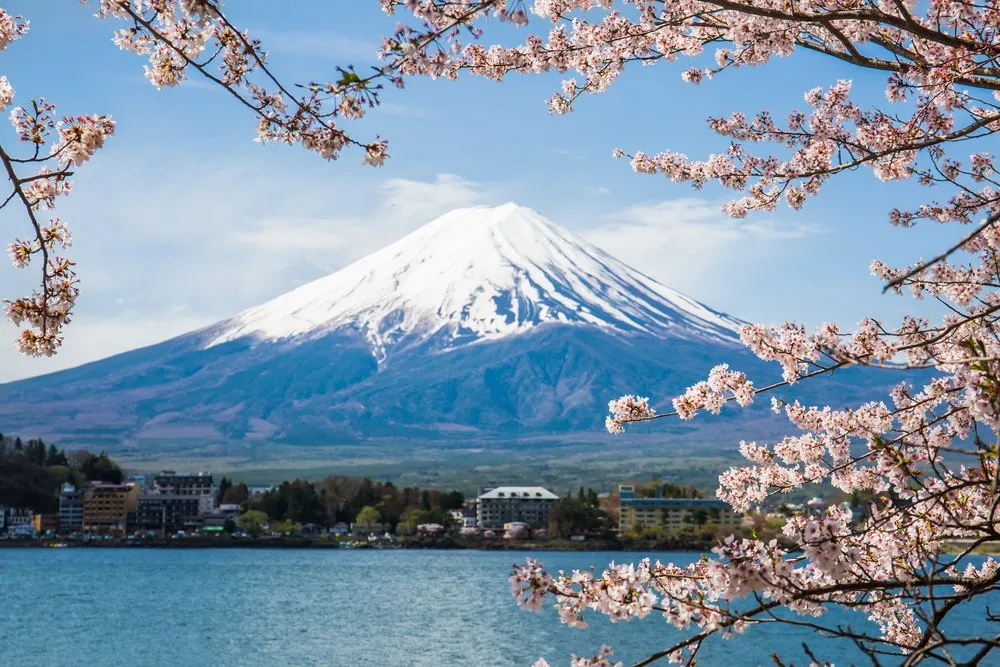 11 Spot Terbaik untuk Melihat Gunung Fuji di Jepang. Dari Kaki Gunung Hingga di Balik Kaca