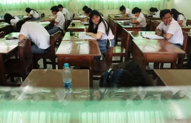 Menebak Karakter Seseorang dari Posisi Duduknya di Kelas. Katanya Makin Belakang Makin Bandel ya? 7