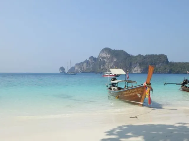 7 Destinasi yang Jadi Tongkrongan Bule di Thailand. Pasir Putih Berpadu Pemandangan Spektakuler! 8