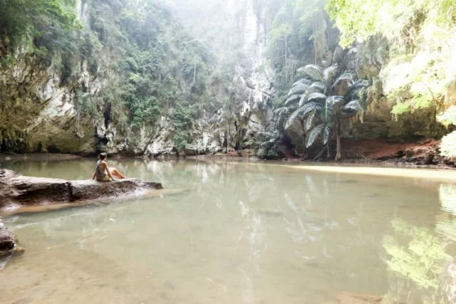 7 Destinasi yang Jadi Tongkrongan Bule di Thailand. Pasir Putih Berpadu Pemandangan Spektakuler! 12