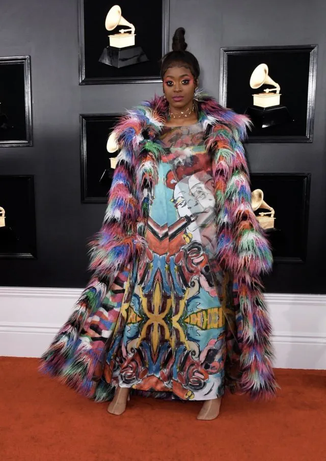 10 Foto Penampilan Artis Paling Unik di Red Carpet Grammy Awards 2019. Bajunya Mirip Apa Ya Kira-Kira? 15