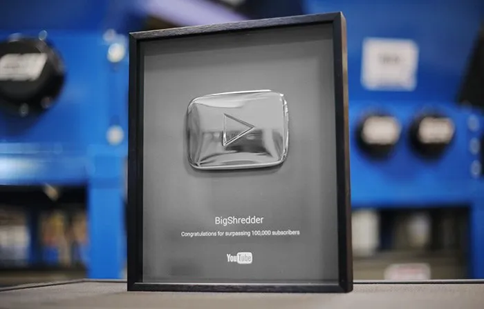 4 Kasta Piagam Youtube Play Button yang Sering Dipamerkan Youtuber, Mulai Silver sampai Ruby 5